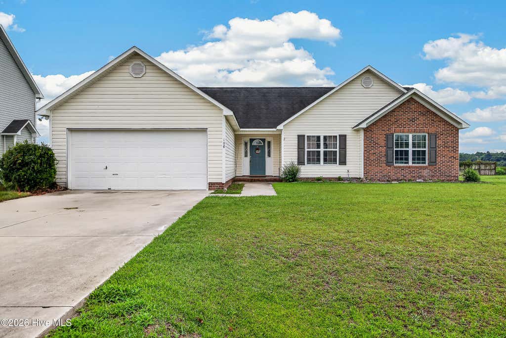 Photo of 108 Farmington Drive, Richlands, NC 28574 (MLS # 100592312)