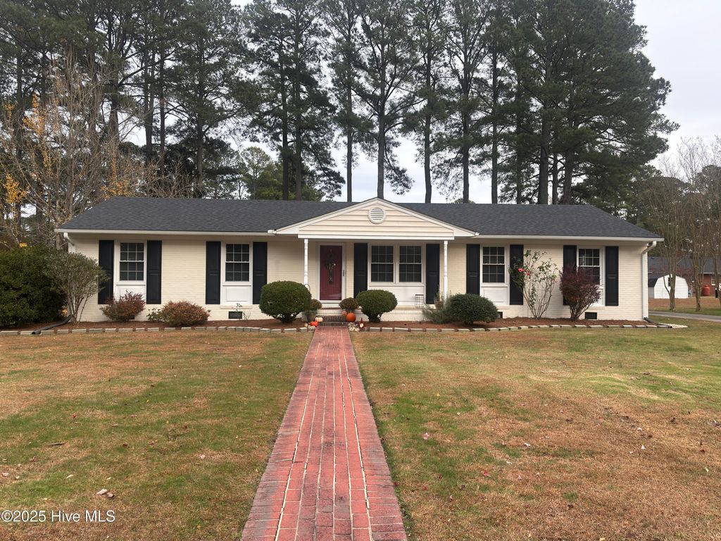 Photo of 103 Springlake Drive, Murfreesboro, NC 27855 (MLS # 100541211)