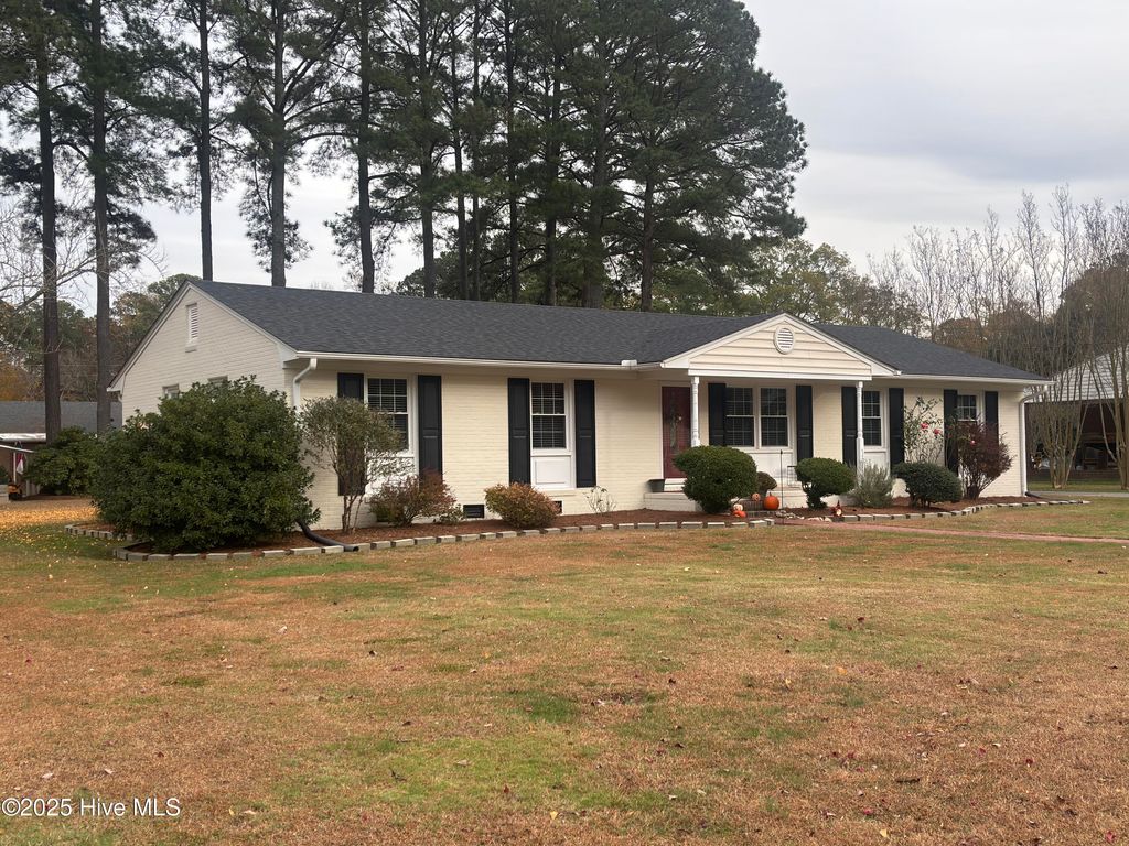 Photo of 103 Springlake Drive, Murfreesboro, NC 27855 (MLS # 100541211)
