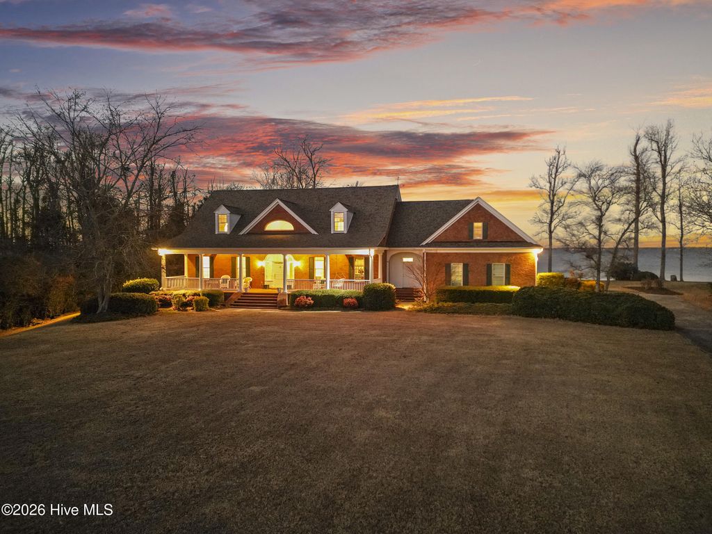 Photo of 3 Nicklaus Drive, New Bern, NC 28560 (MLS # 100550189)