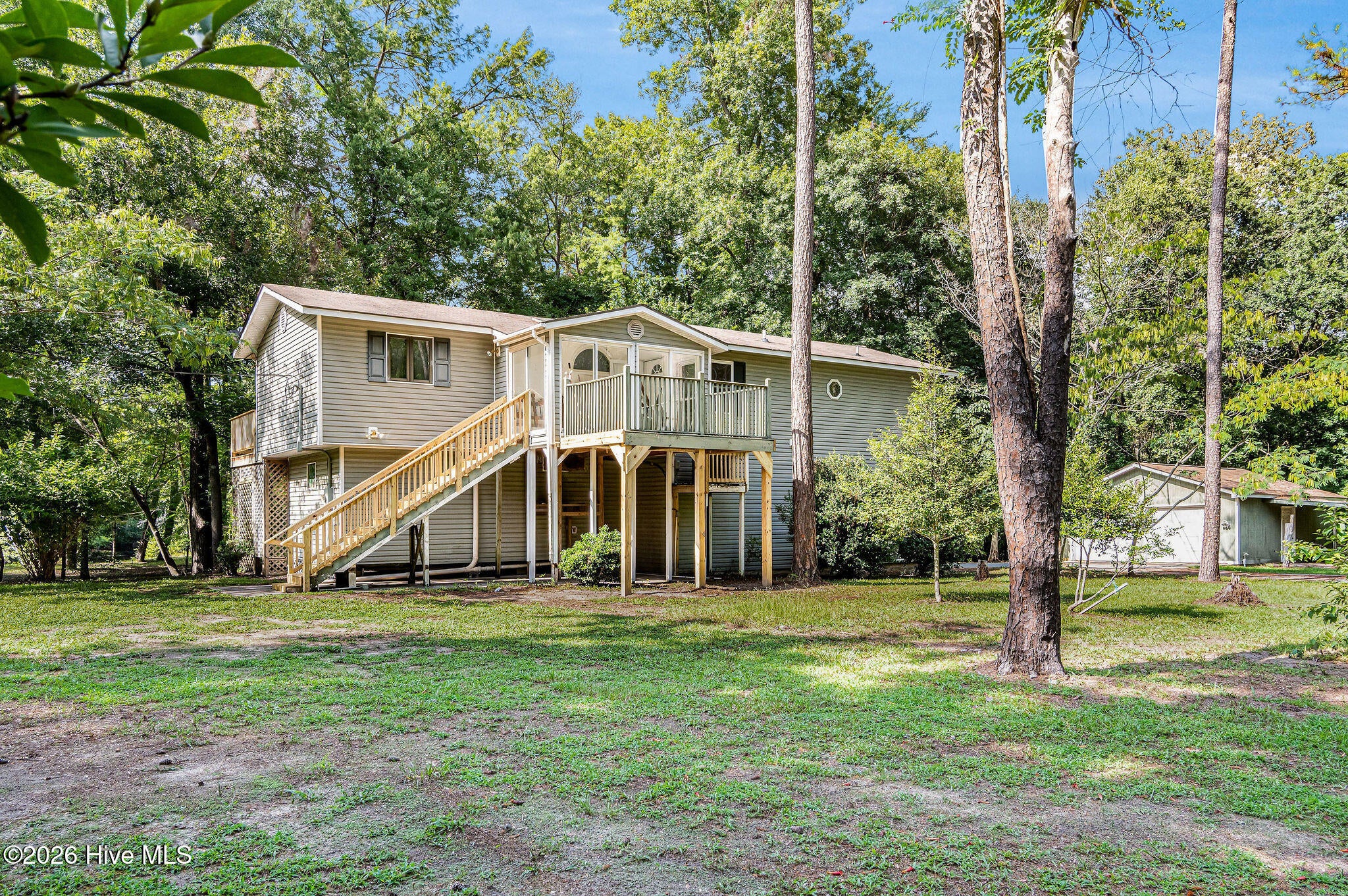105 Whitestocking Ext