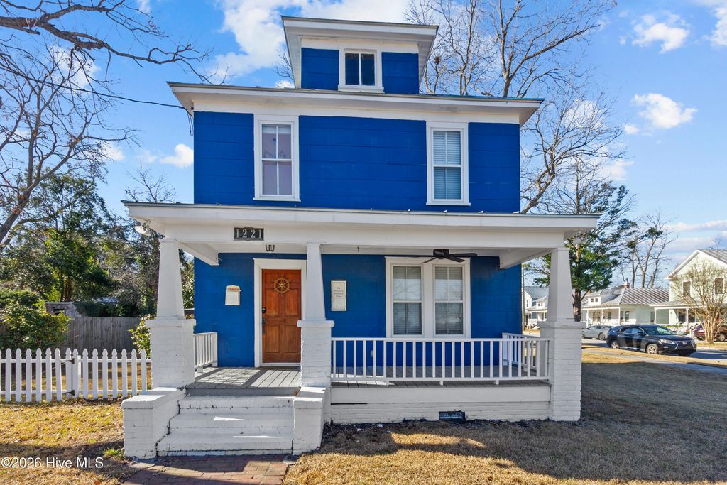 Photo of 1221 N Craven Street, New Bern, NC 28560 (MLS # 100547290)