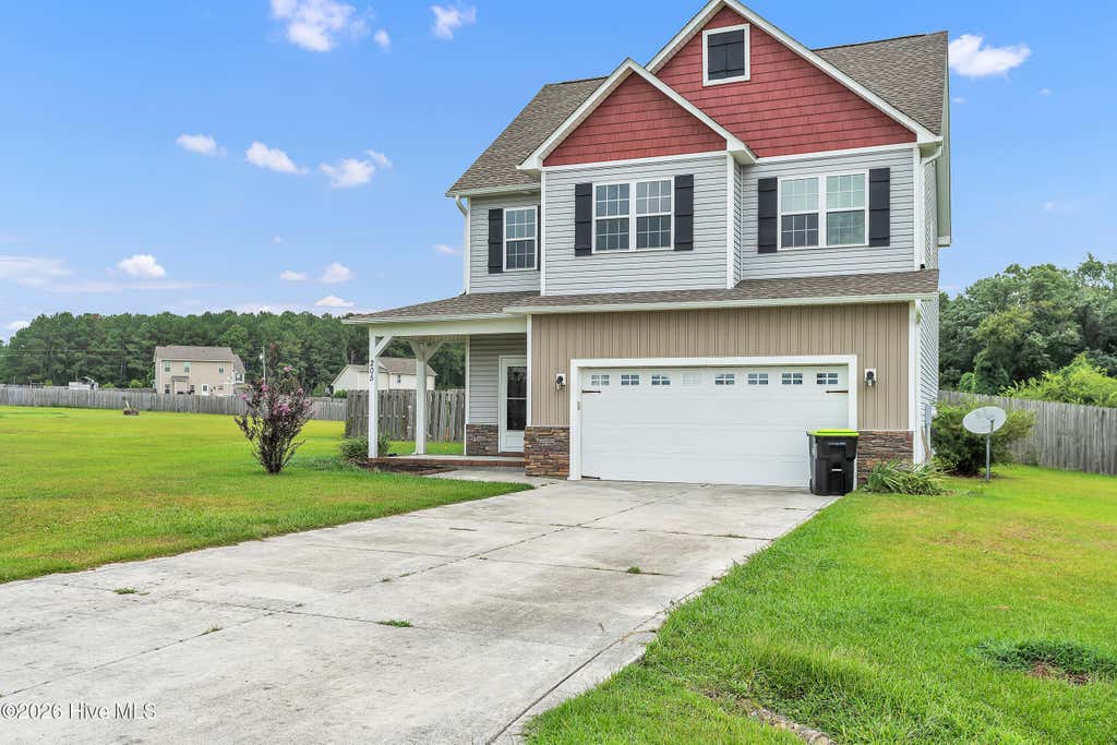 Photo of 205 Crockett Ridge Court E, Richlands, NC 28574 (MLS # 100591049)