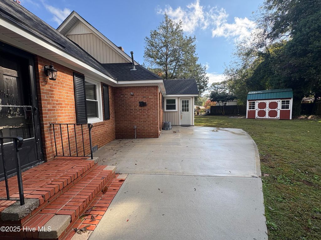 Photo of 301 River Road, Washington, NC 27889 (MLS # 100540635)