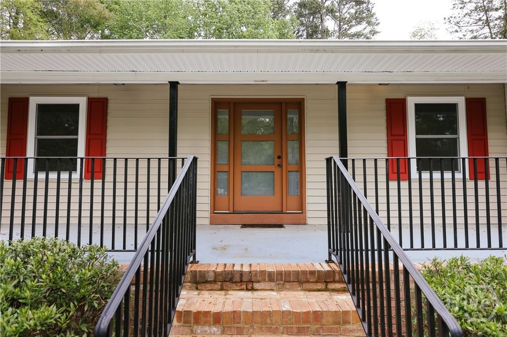 Photo of 195 Arbor View Drive, Athens, GA 30605 (MLS # CL353060)