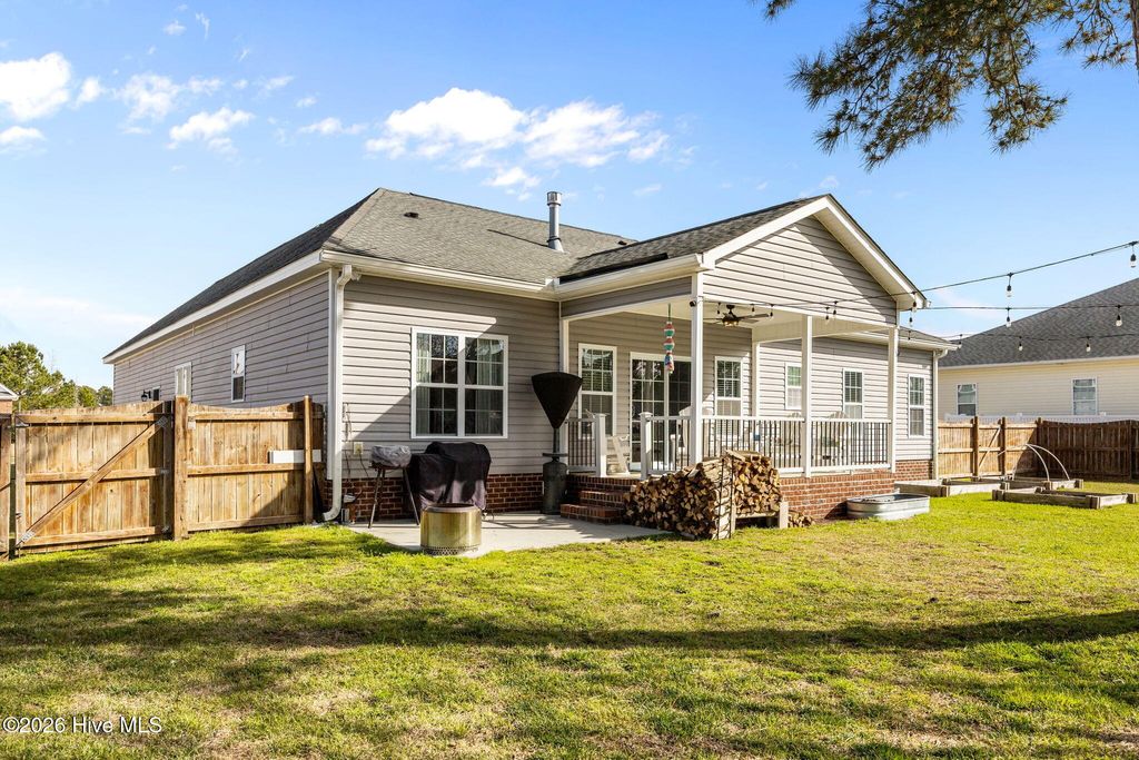 Photo of 107 Cormorant Drive, Swansboro, NC 28584 (MLS # 100558969)