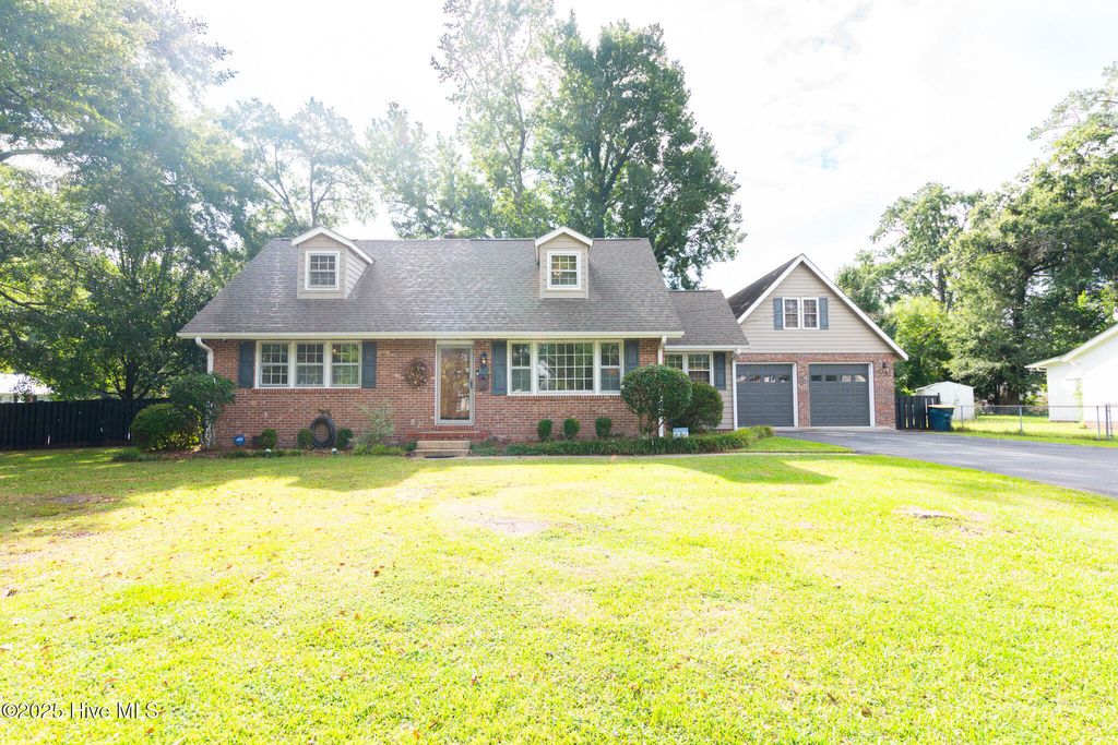 Photo of 818 Edgewood Drive, Jacksonville, NC 28540 (MLS # 100529268)