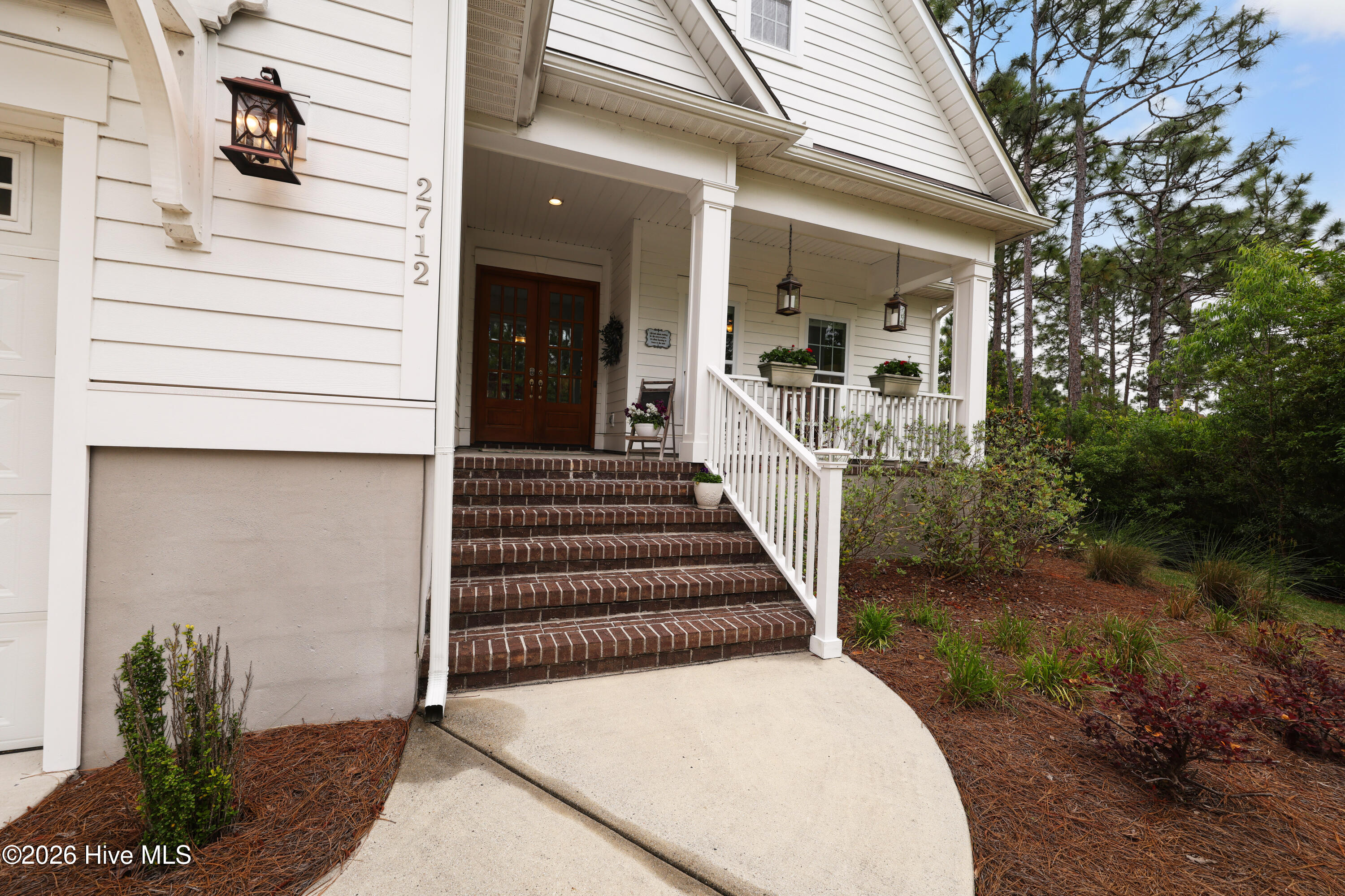 2712 Shady Pine Circle