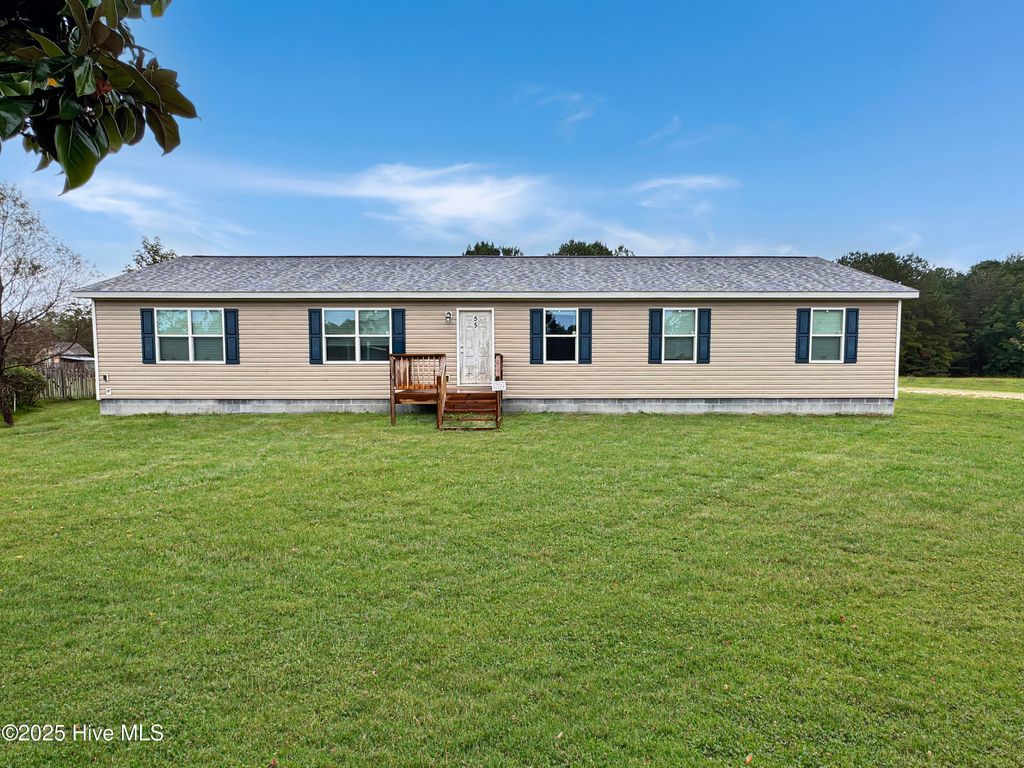 Photo of 55 Jenn Road, Burgaw, NC 28425 (MLS # 100536021)