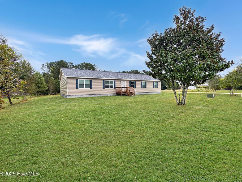 Photo of 55 Jenn Road, Burgaw, NC 28425 (MLS # 100536021)