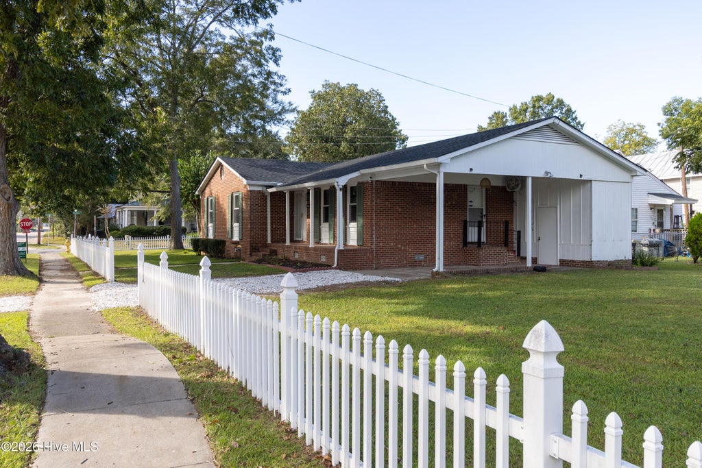 Photo of 124 W Albemarle Street, Edenton, NC 27932 (MLS # 100609613)