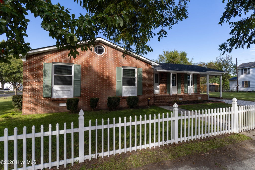 Photo of 124 W Albemarle Street, Edenton, NC 27932 (MLS # 100609613)