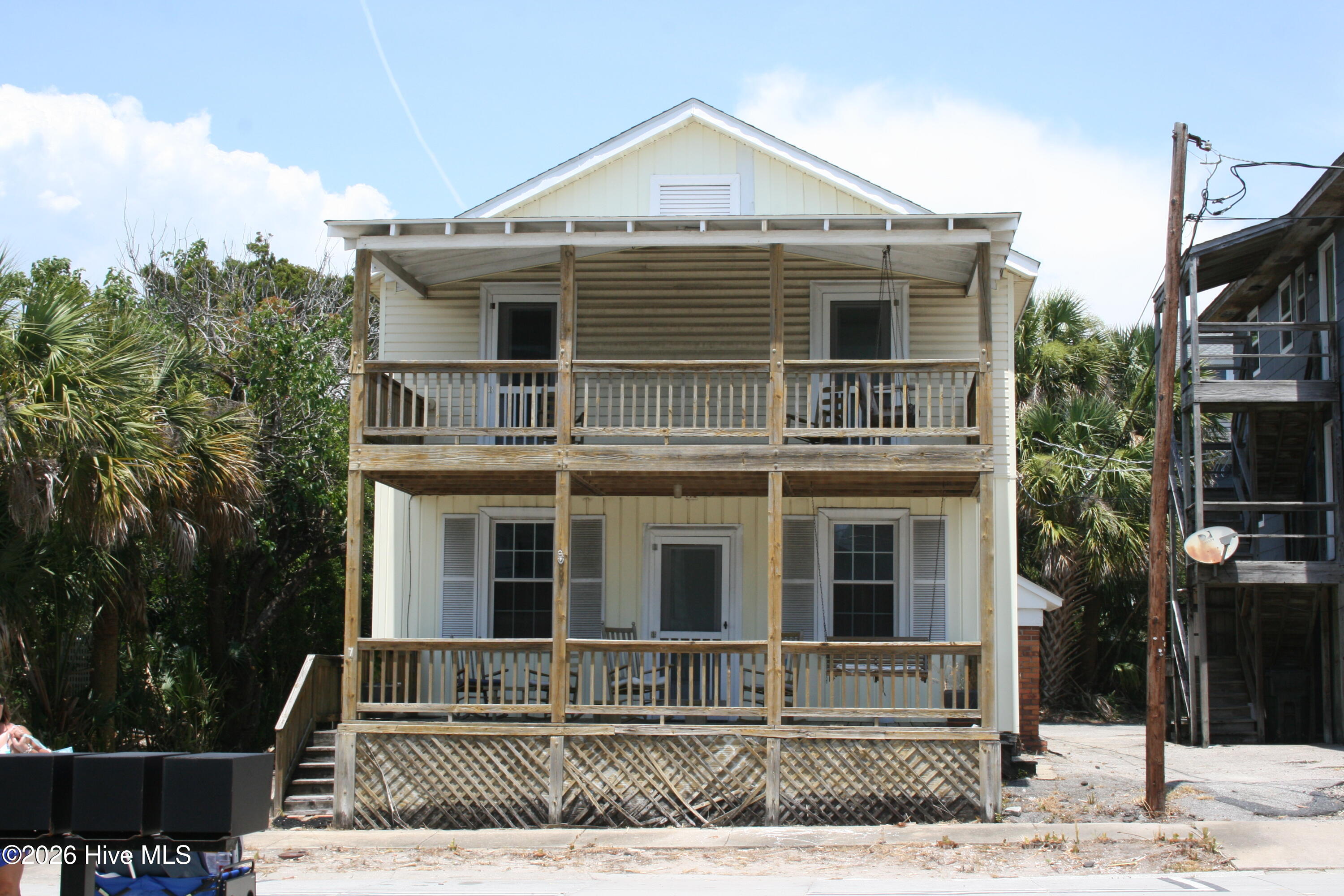 7 E Columbia Street E