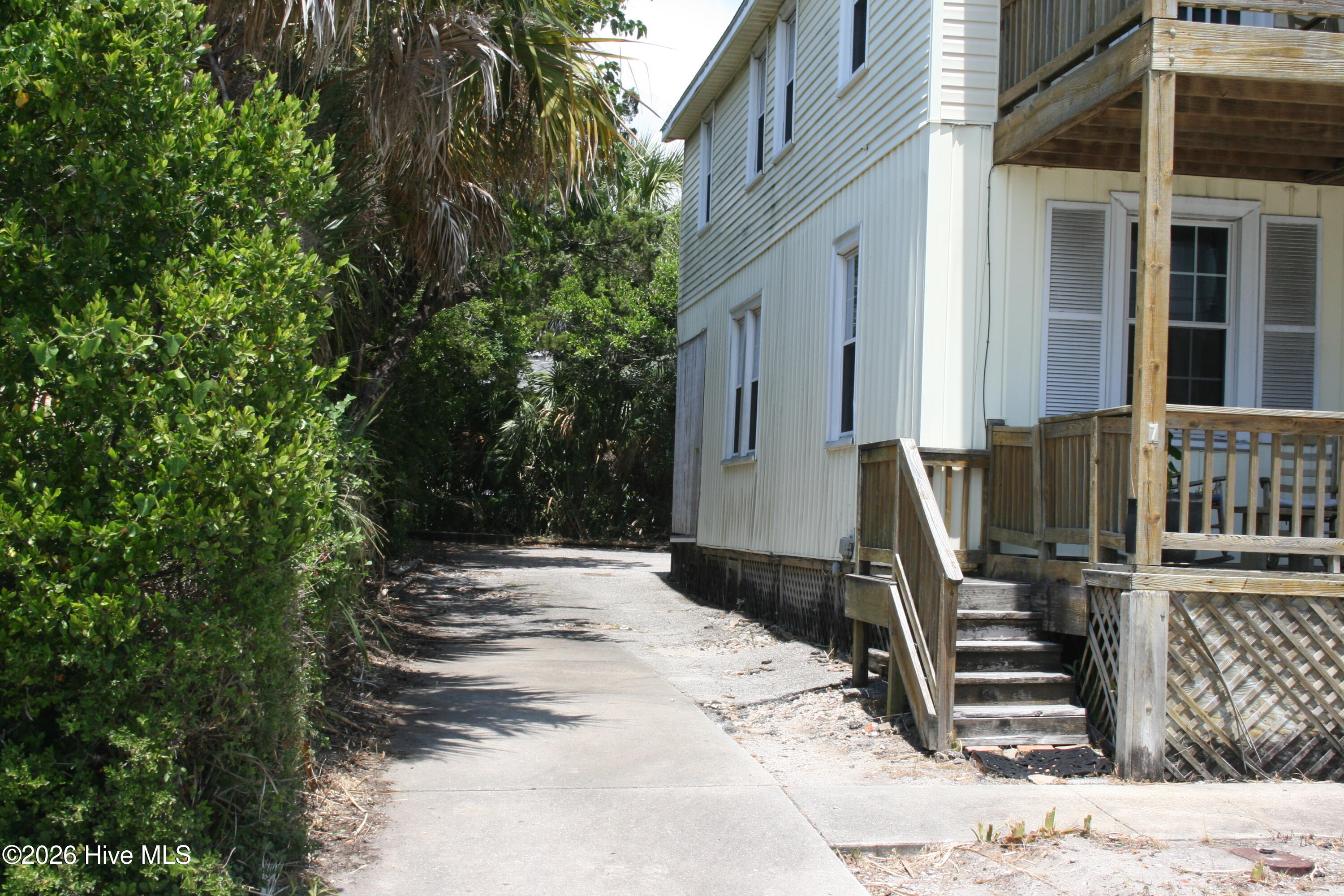 7 E Columbia Street E