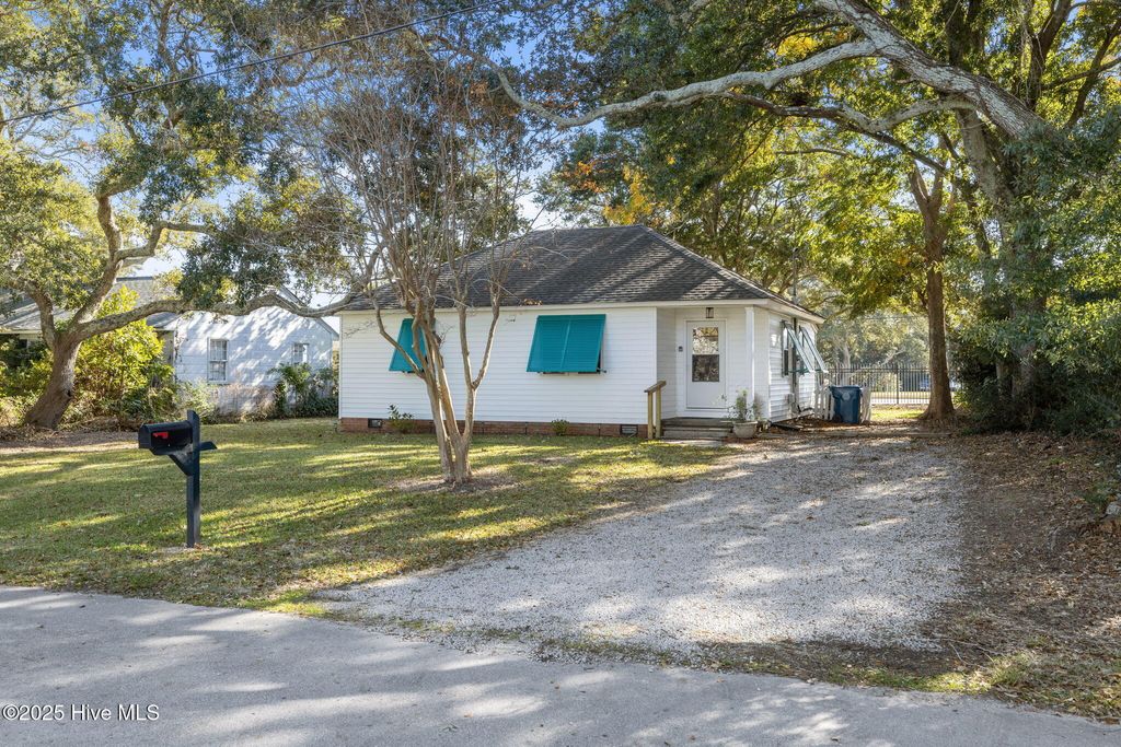 Photo of 3413 Taylor Street, Morehead City, NC 28557 (MLS # 100541467)