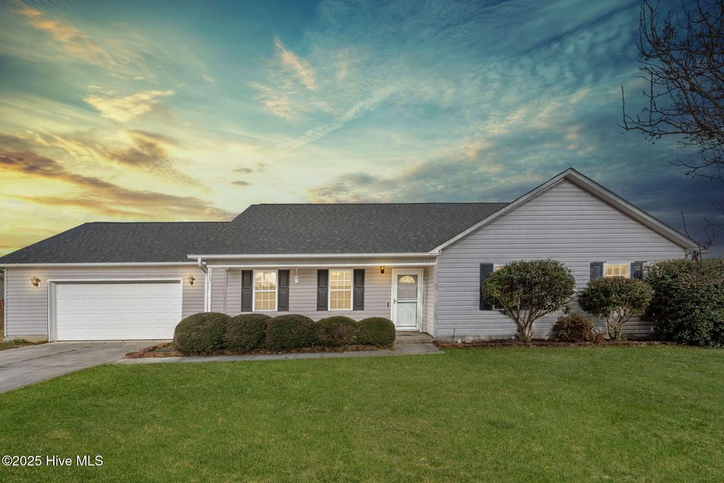 Photo of 113 Airleigh Place, Richlands, NC 28574 (MLS # 100546137)