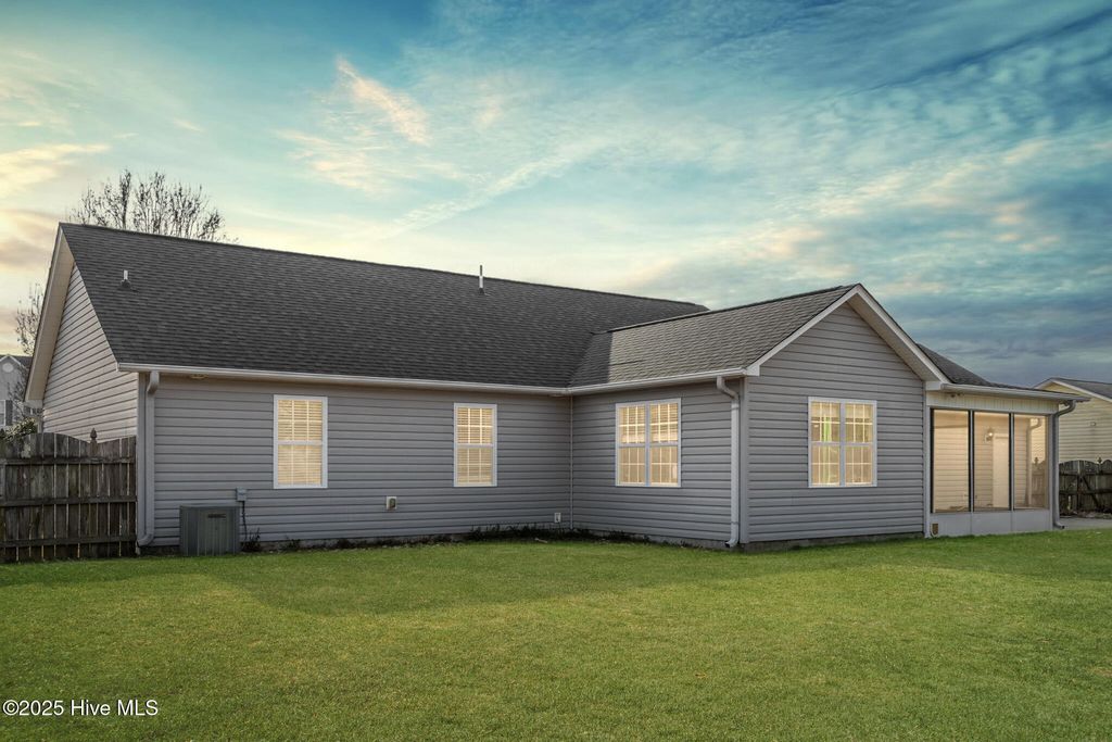 Photo of 113 Airleigh Place, Richlands, NC 28574 (MLS # 100546137)