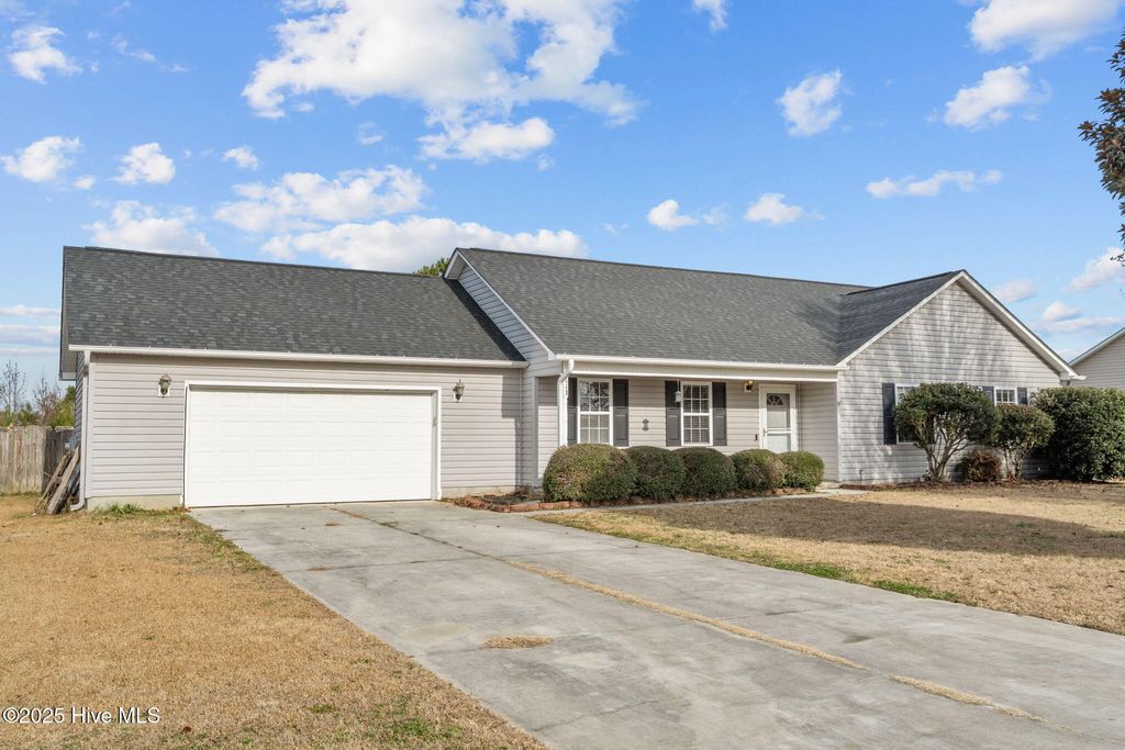 Photo of 113 Airleigh Place, Richlands, NC 28574 (MLS # 100546137)