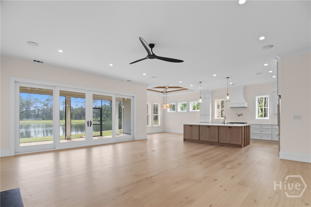 Savannah, Georgia 31411, United States, 5 Bedrooms Bedrooms, ,5 BathroomsBathrooms,Residential,Active,256527