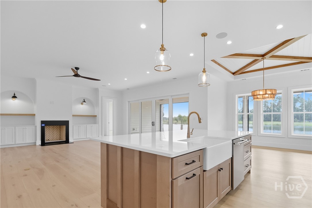 Savannah, Georgia 31411, United States, 5 Bedrooms Bedrooms, ,5 BathroomsBathrooms,Residential,Active,256527