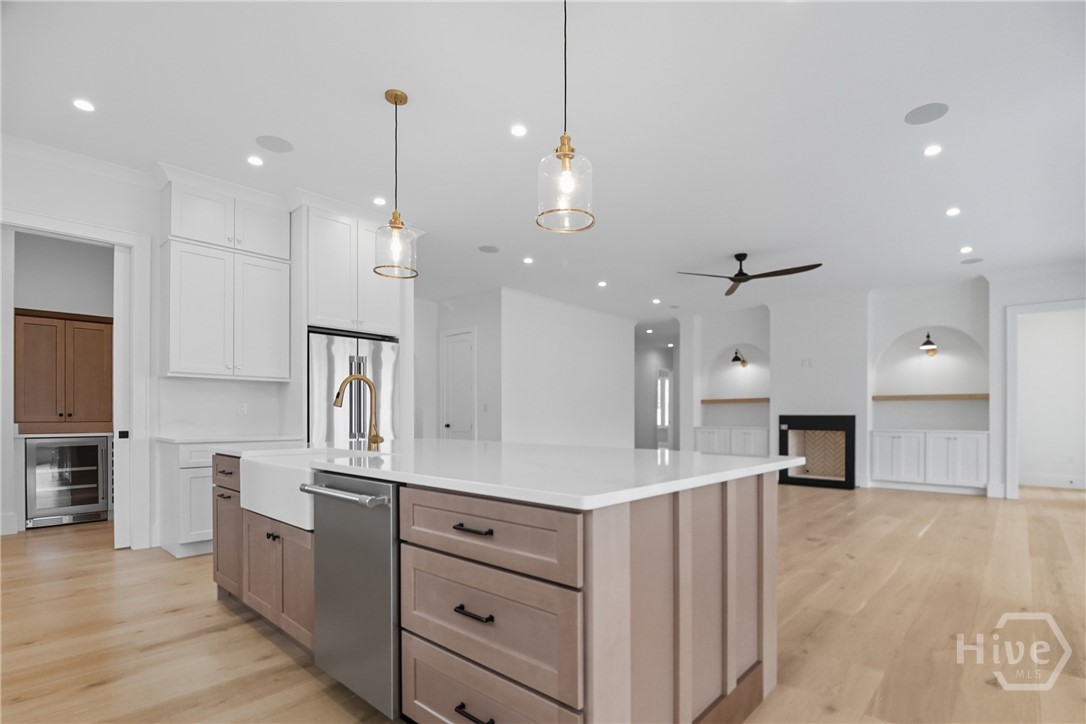 Savannah, Georgia 31411, United States, 5 Bedrooms Bedrooms, ,5 BathroomsBathrooms,Residential,Active,256527