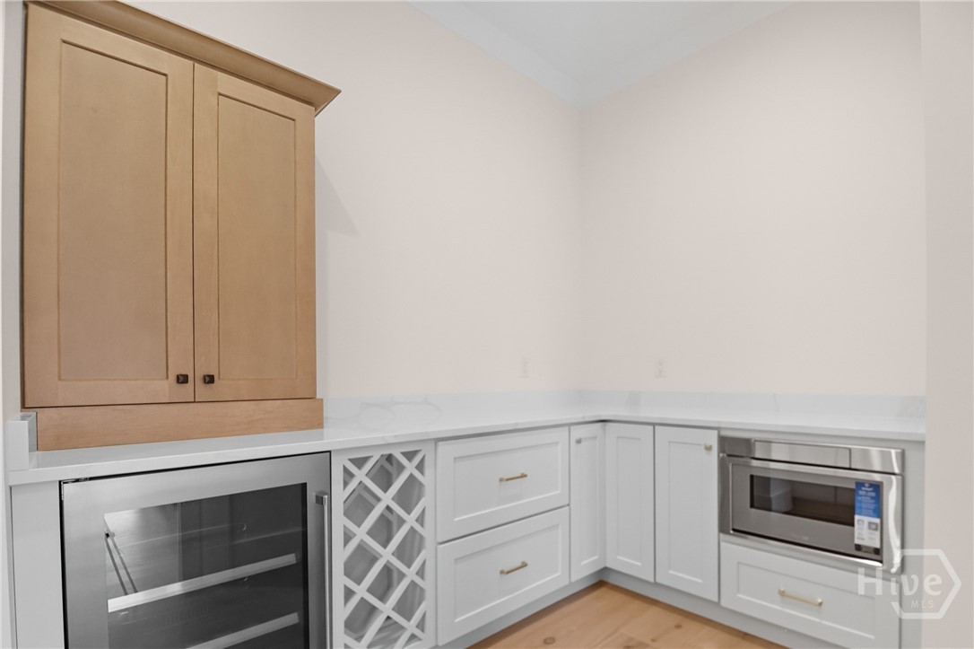 Savannah, Georgia 31411, United States, 5 Bedrooms Bedrooms, ,5 BathroomsBathrooms,Residential,Active,256527