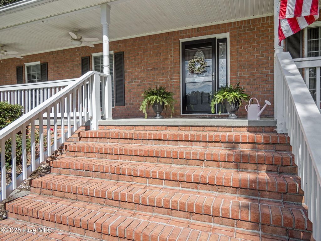 Photo of 157 White Oak Bluff Road, Stella, NC 28582 (MLS # 100531854)