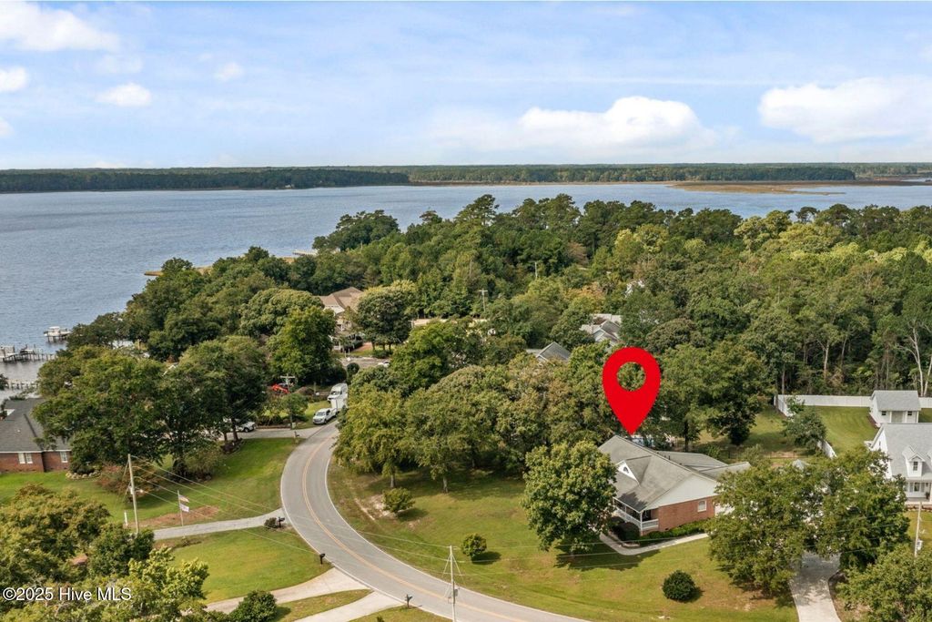 Photo of 157 White Oak Bluff Road, Stella, NC 28582 (MLS # 100531854)