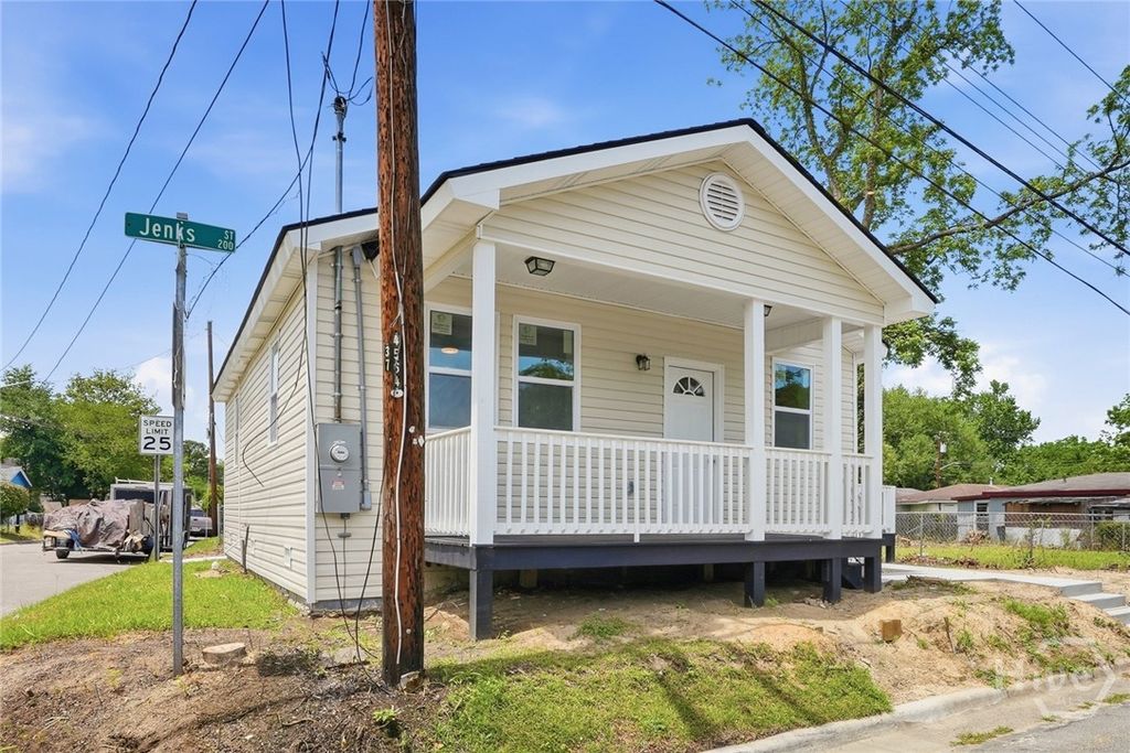 Photo of 211 Jenks Street, Savannah, GA 31415 (MLS # SA356055)