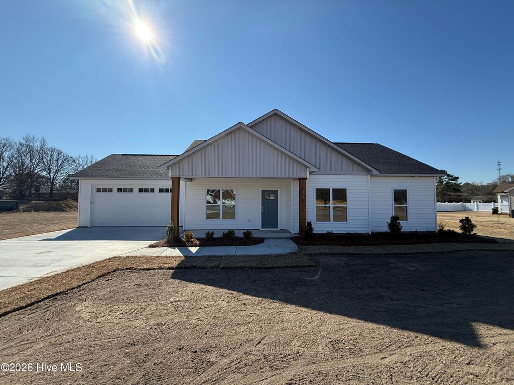 Photo of 202 Spence Street, La Grange, NC 28551 (MLS # 100554418)