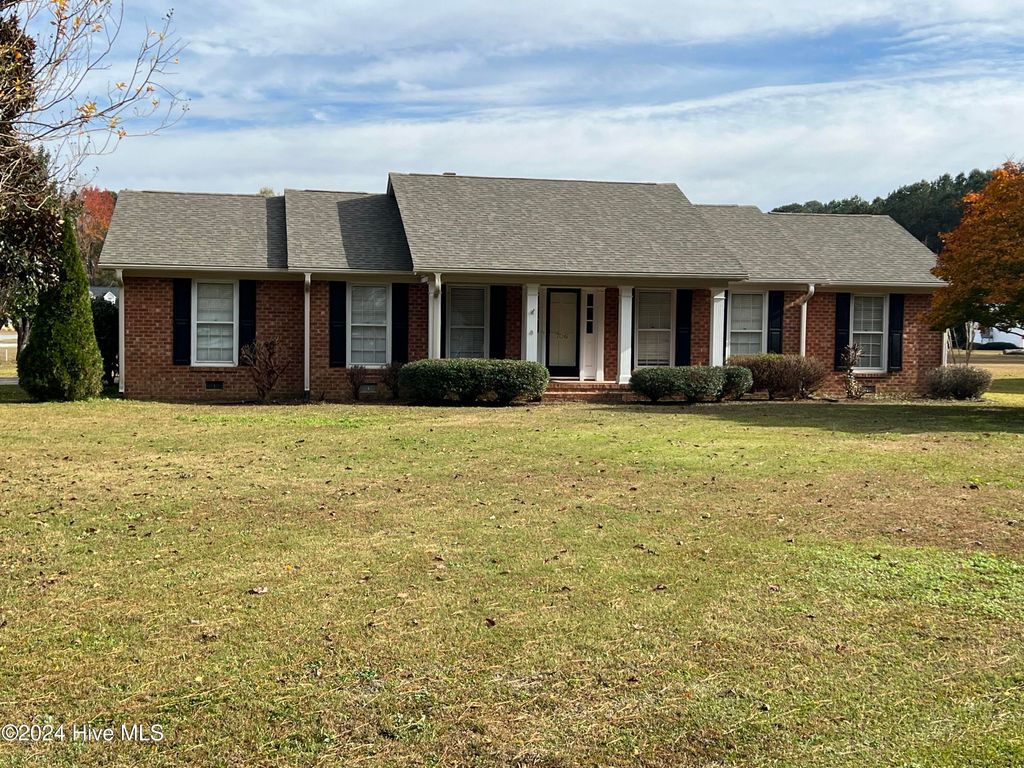 Photo of 706 Walking Stick Trail, Clinton, NC 28328 (MLS # 100478102)