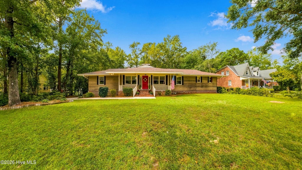 Photo of 306 Shore Point Drive, Wilmington, NC 28411 (MLS # 100607398)
