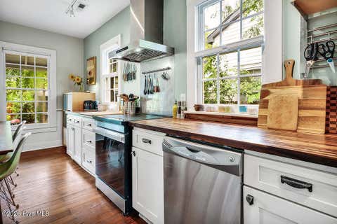 Tiny photo for 507 N 5th Avenue, Wilmington, NC 28401 (MLS # 100594486)