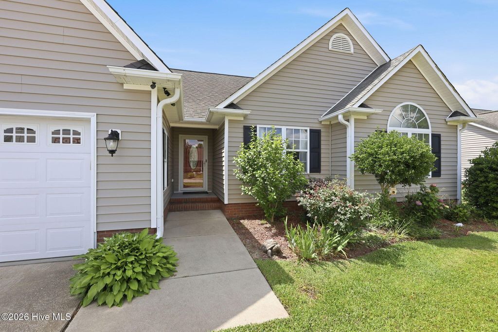 Photo of 115 Delanie Way, New Bern, NC 28562 (MLS # 100574186)