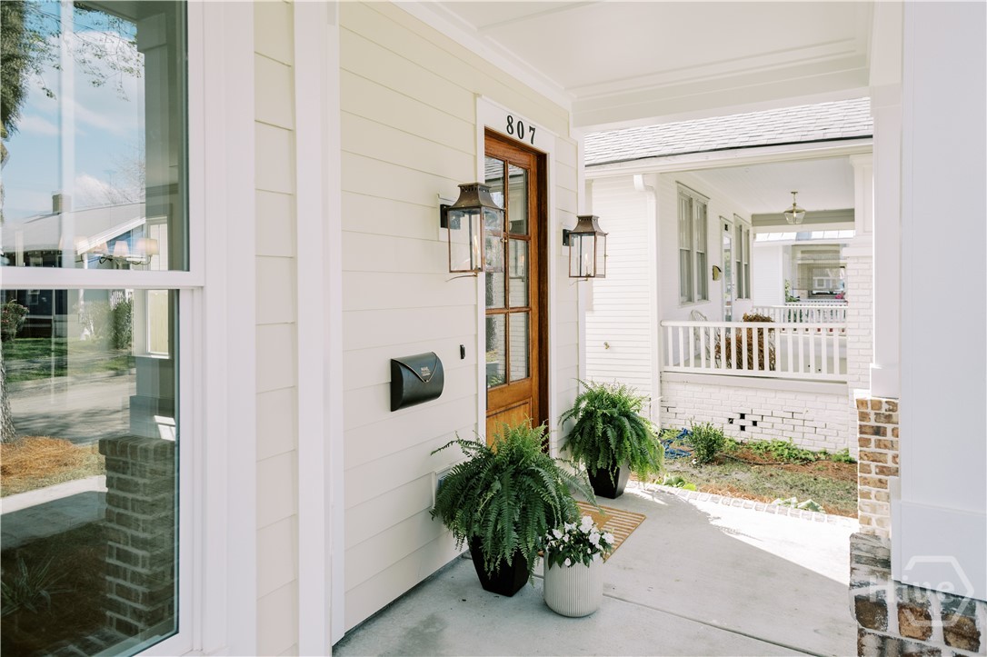 807 E 33rd