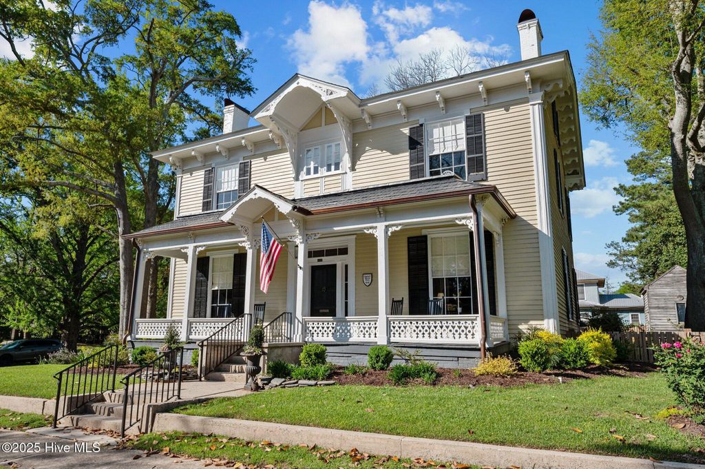 Photo of 626 W Main Street, Washington, NC 27889 (MLS # 100500221)