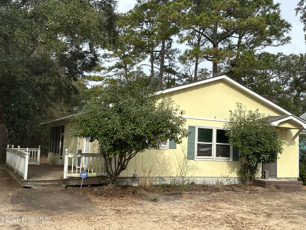Photo of 417 E Leonard Street, Southport, NC 28461 (MLS # 100555610)