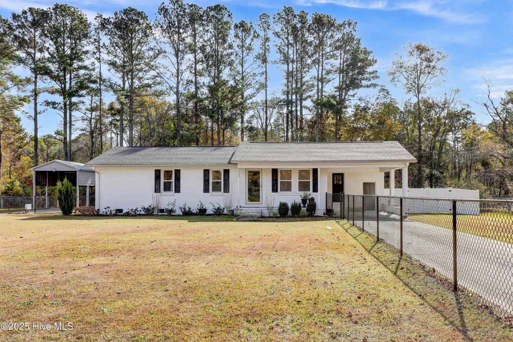 Photo of 233 Halls Creek Road, New Bern, NC 28560 (MLS # 100543312)