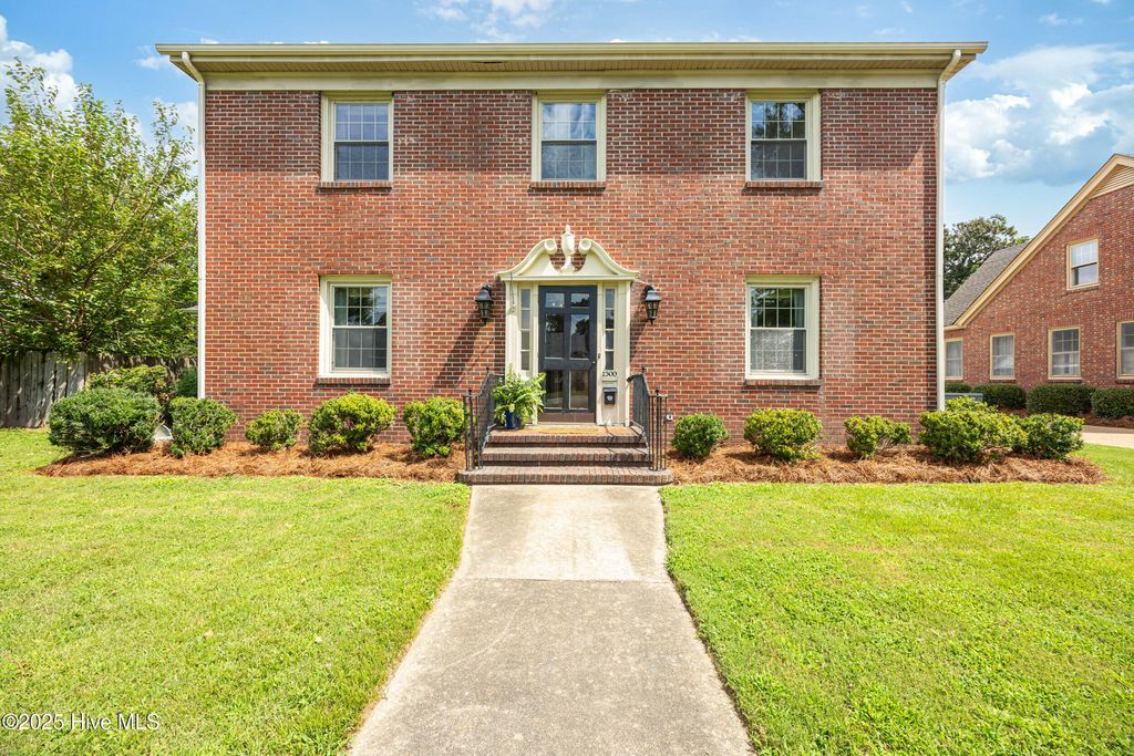 Photo of 1300 Fairfax Avenue, Elizabeth City, NC 27909 (MLS # 100531132)