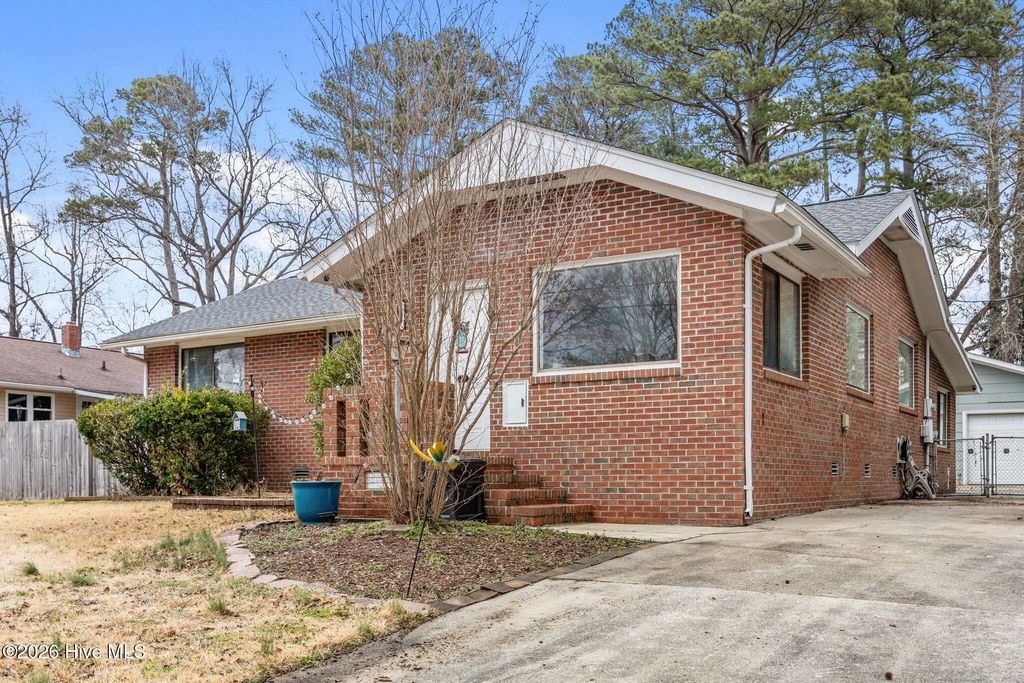 Photo of 402 Jarman Street, Jacksonville, NC 28540 (MLS # 100555737)