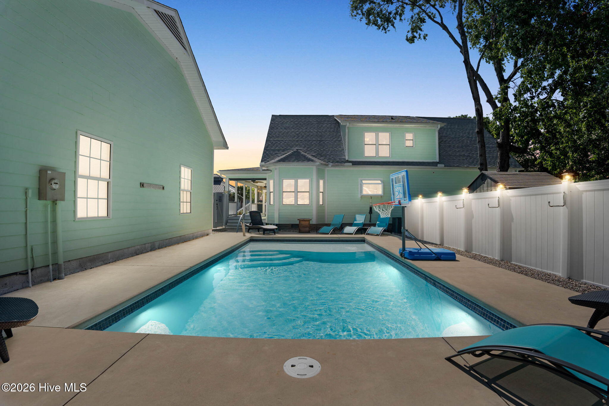 2008 E Oak Island Drive
