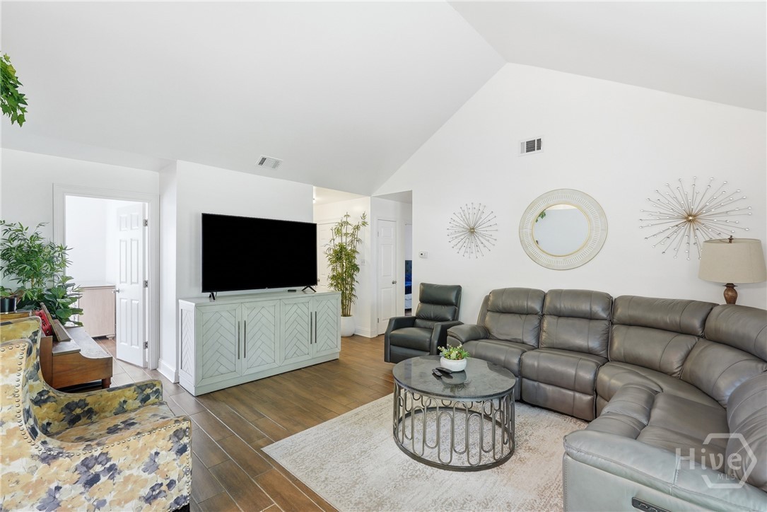 126 S Robinhood Drive
