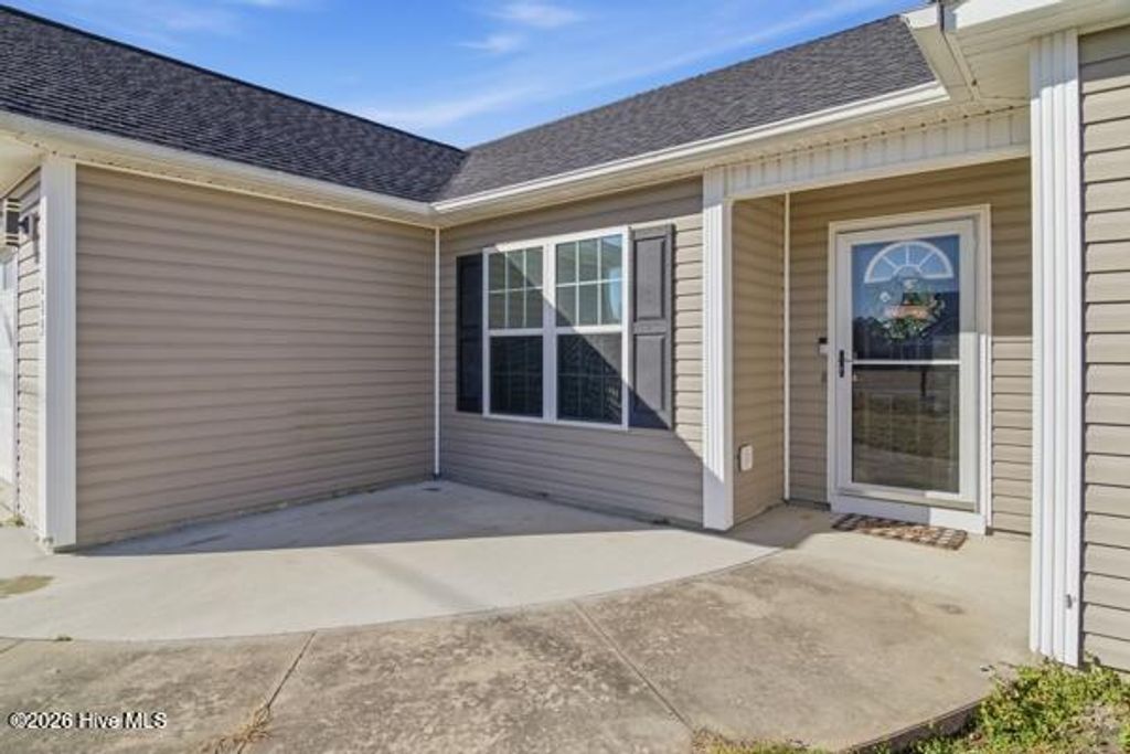 Photo of 113 Cherry Grove Drive, Richlands, NC 28574 (MLS # 100550843)