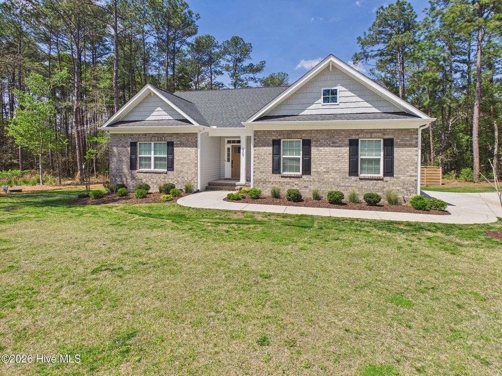 Photo of 409 Piney Oak Drive, Carthage, NC 28327 (MLS # 100565481)