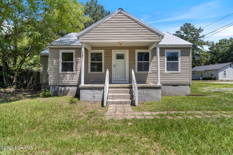 Photo of 707 E Broad Street, Elizabethtown, NC 28337 (MLS # 100595313)