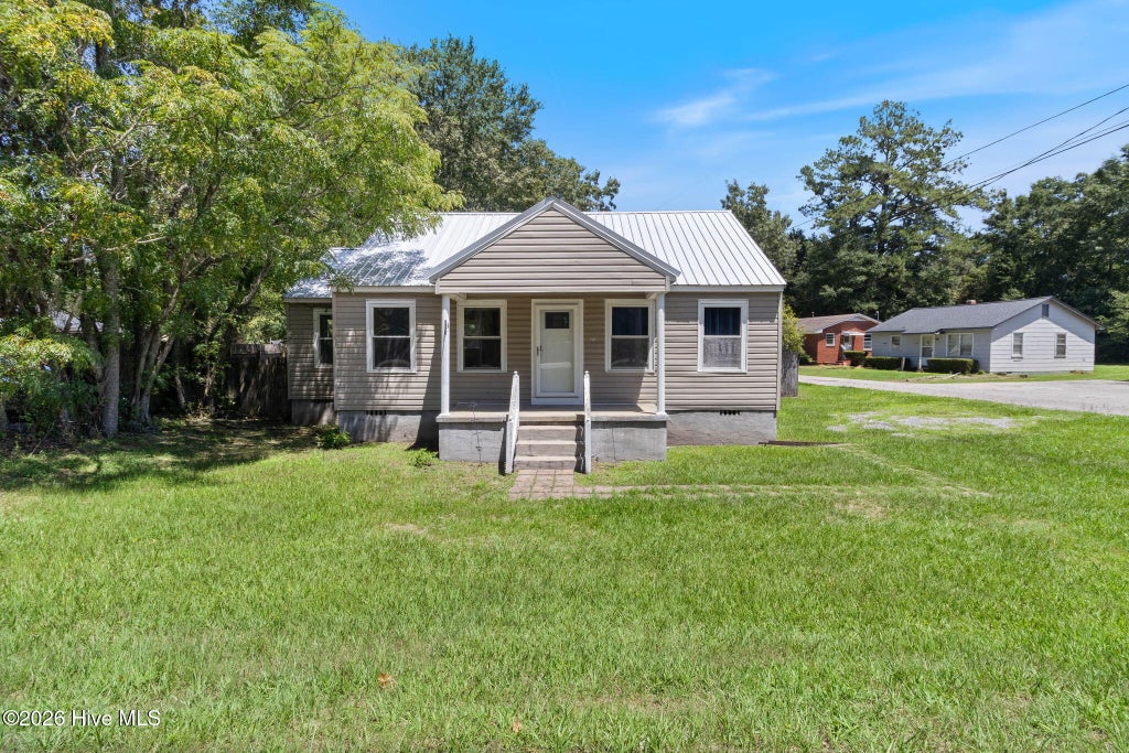 Photo of 707 E Broad Street, Elizabethtown, NC 28337 (MLS # 100595313)
