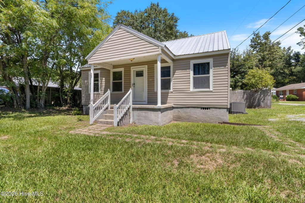 Photo of 707 E Broad Street, Elizabethtown, NC 28337 (MLS # 100595313)