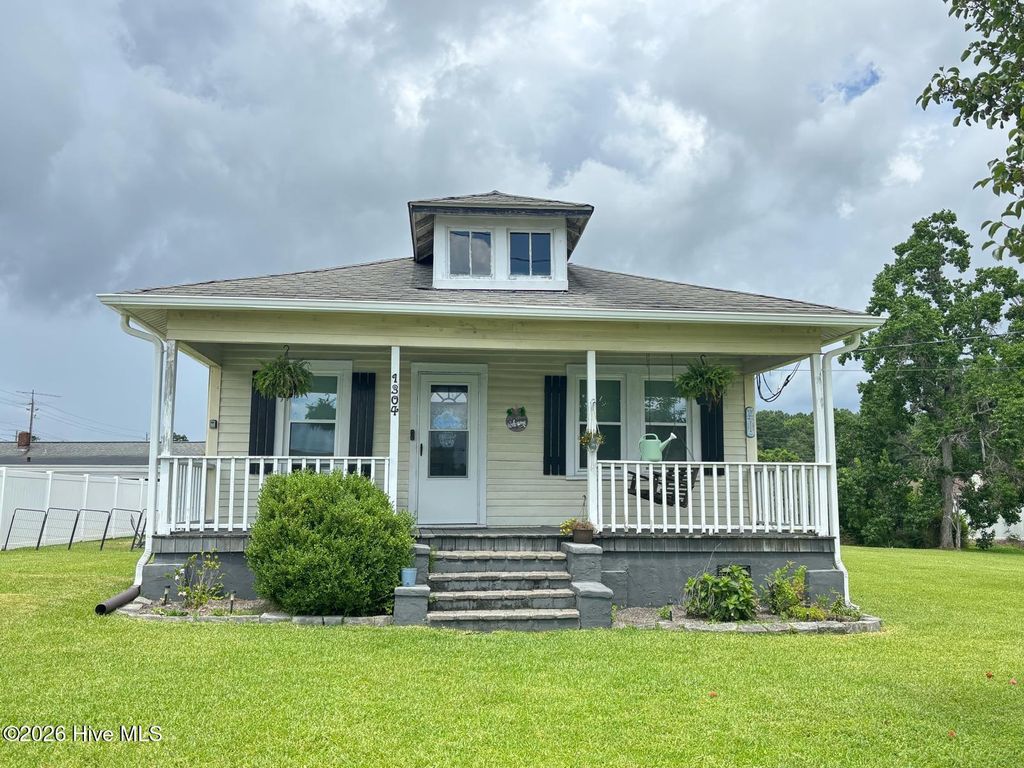 Photo of 1304 Stallings Parkway, New Bern, NC 28562 (MLS # 100554950)