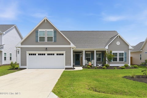 Homes For Sale - 305 W Weatherbee Way<br/> Hampstead, NC 28443
