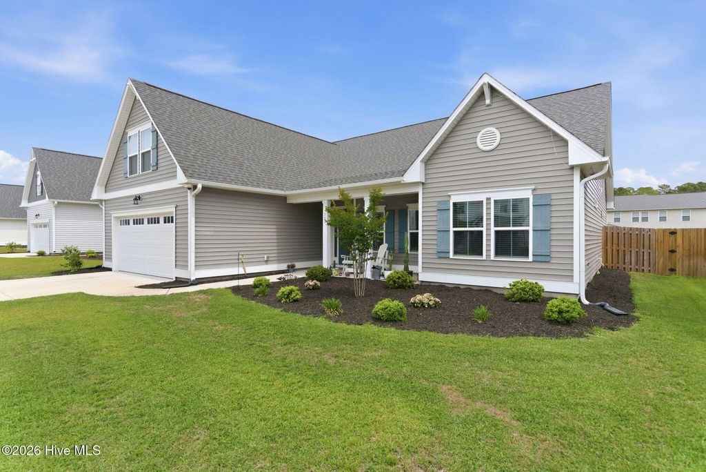 Photo of 305 W Weatherbee Way, Hampstead, NC 28443 (MLS # 100570894)